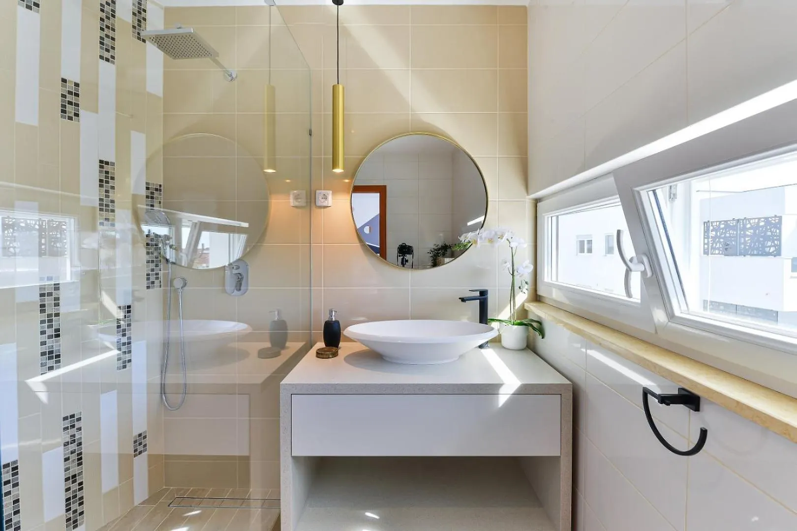 Crowonder Villa Adriana - Villa With Heated Swimming Pool, Jacuzzi And Sauna ザダル