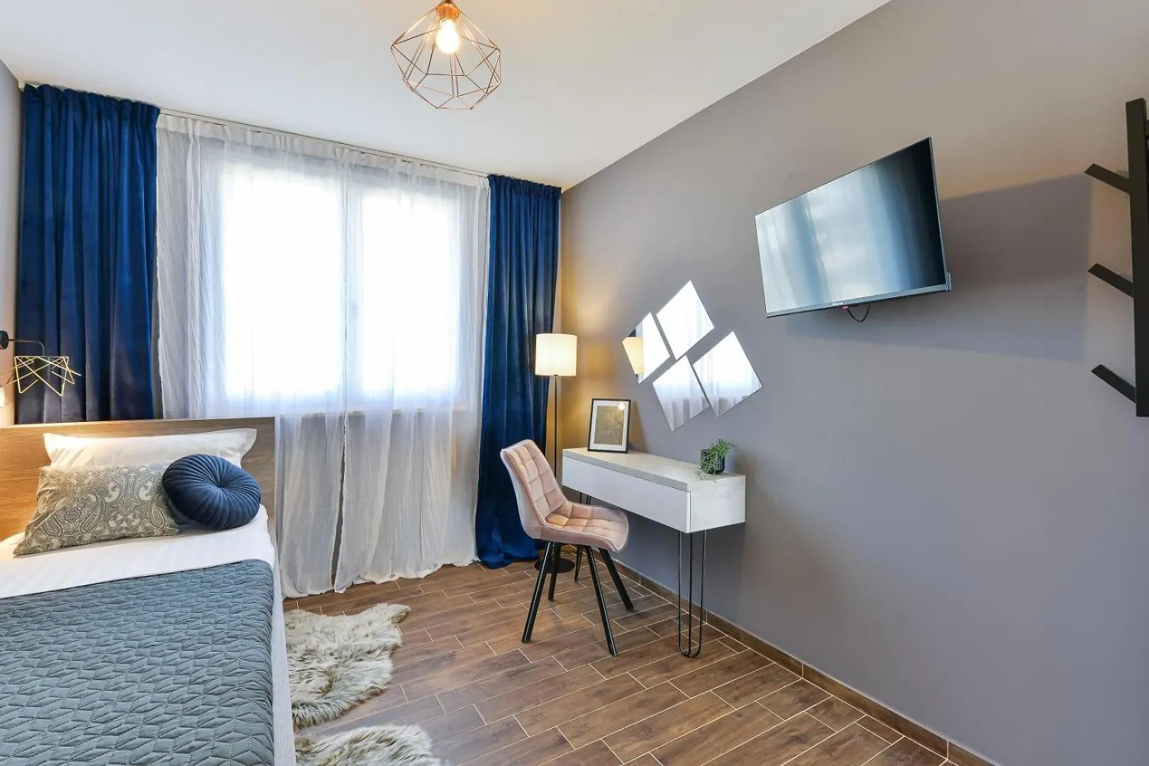 Crowonder Villa Adriana - Villa With Heated Swimming Pool, Jacuzzi And Sauna ザダル