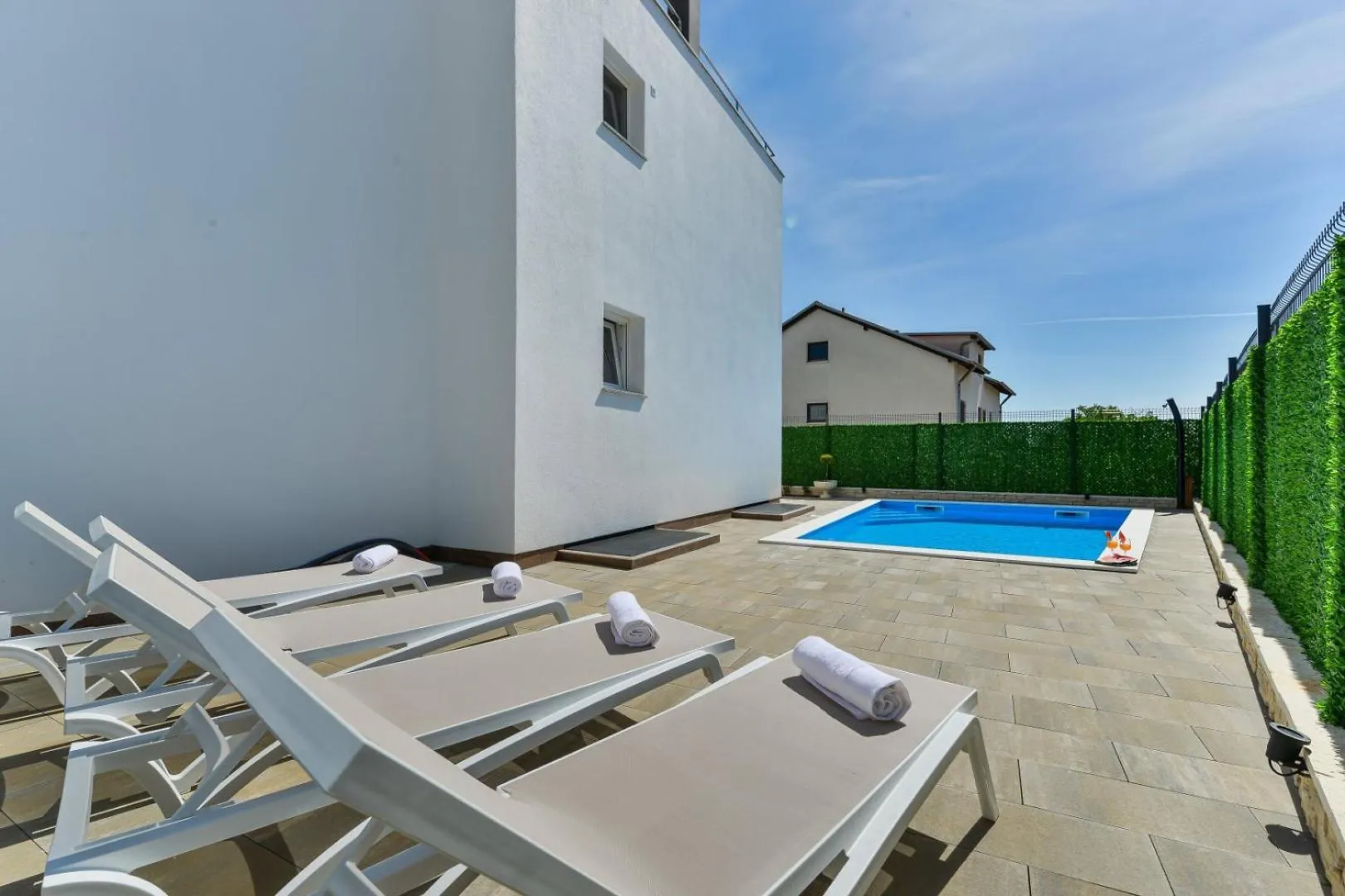 Crowonder Villa Adriana - Villa With Heated Swimming Pool, Jacuzzi And Sauna ザダル
